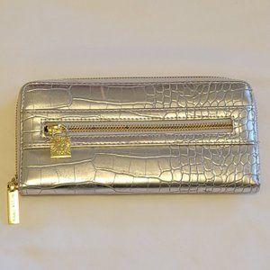 ❣️HP❣️Anne Klein silver gold alligator alley zip closure wallet. Like New!